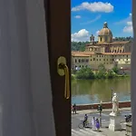 Ur-Nest Window On Arno